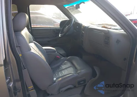 2000 Chevrolet Blazer Lt from USA, damaged, VIN 1GNDT13W2Y2282227